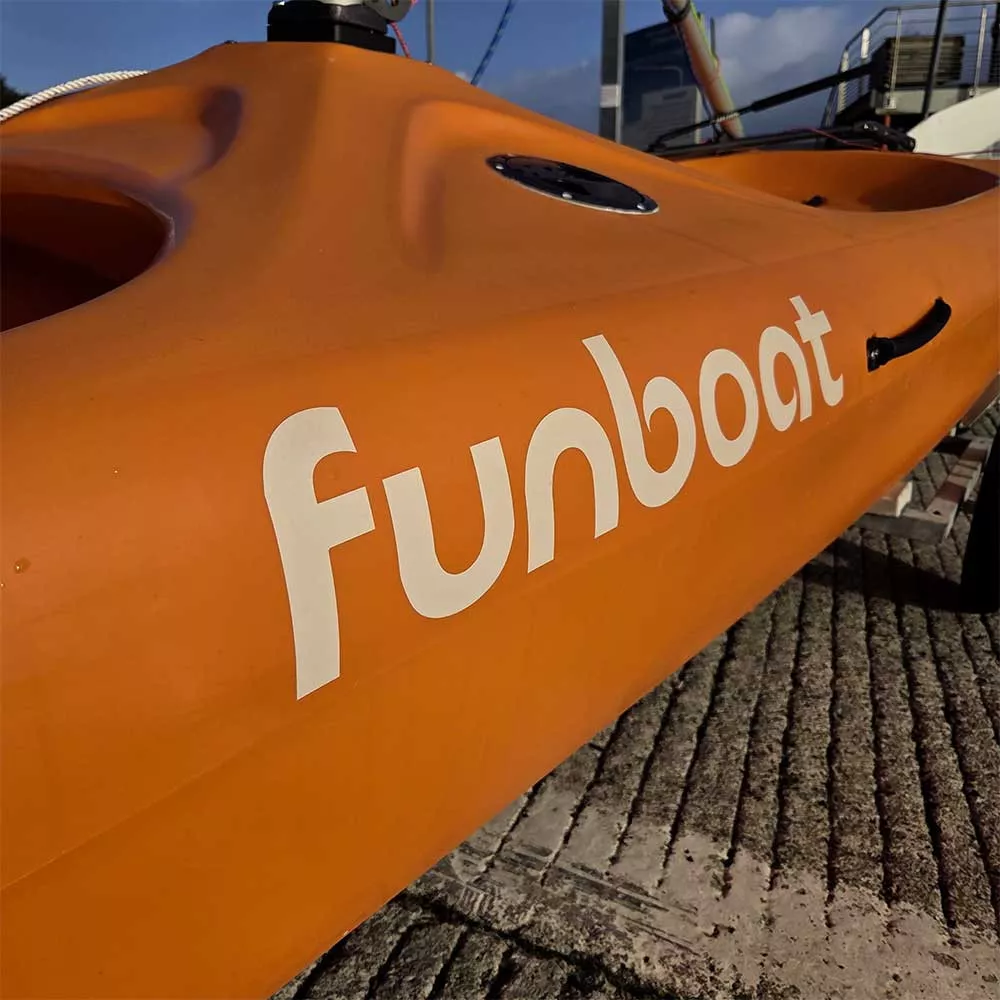 Laser-funboat-deriveur-catamaran-ecole-de-voile