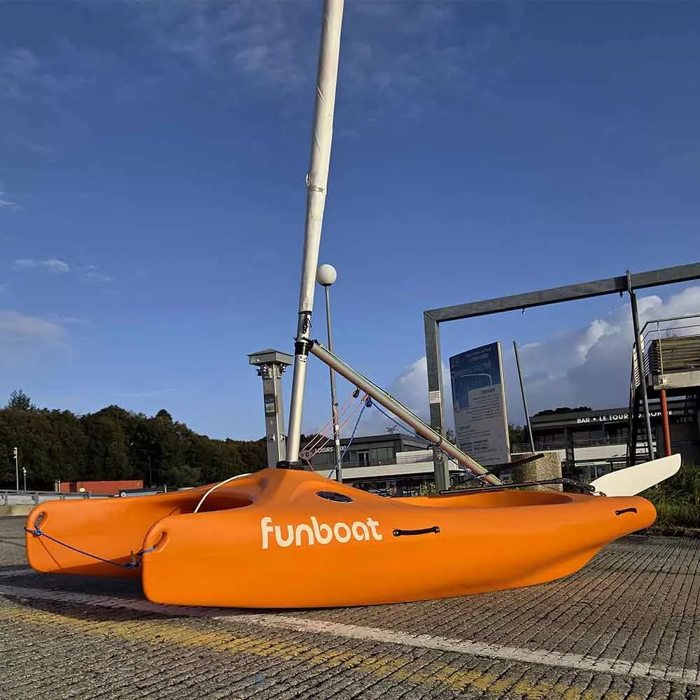 Laser-funboat-deriveur-catamaran-ecole-de-voile