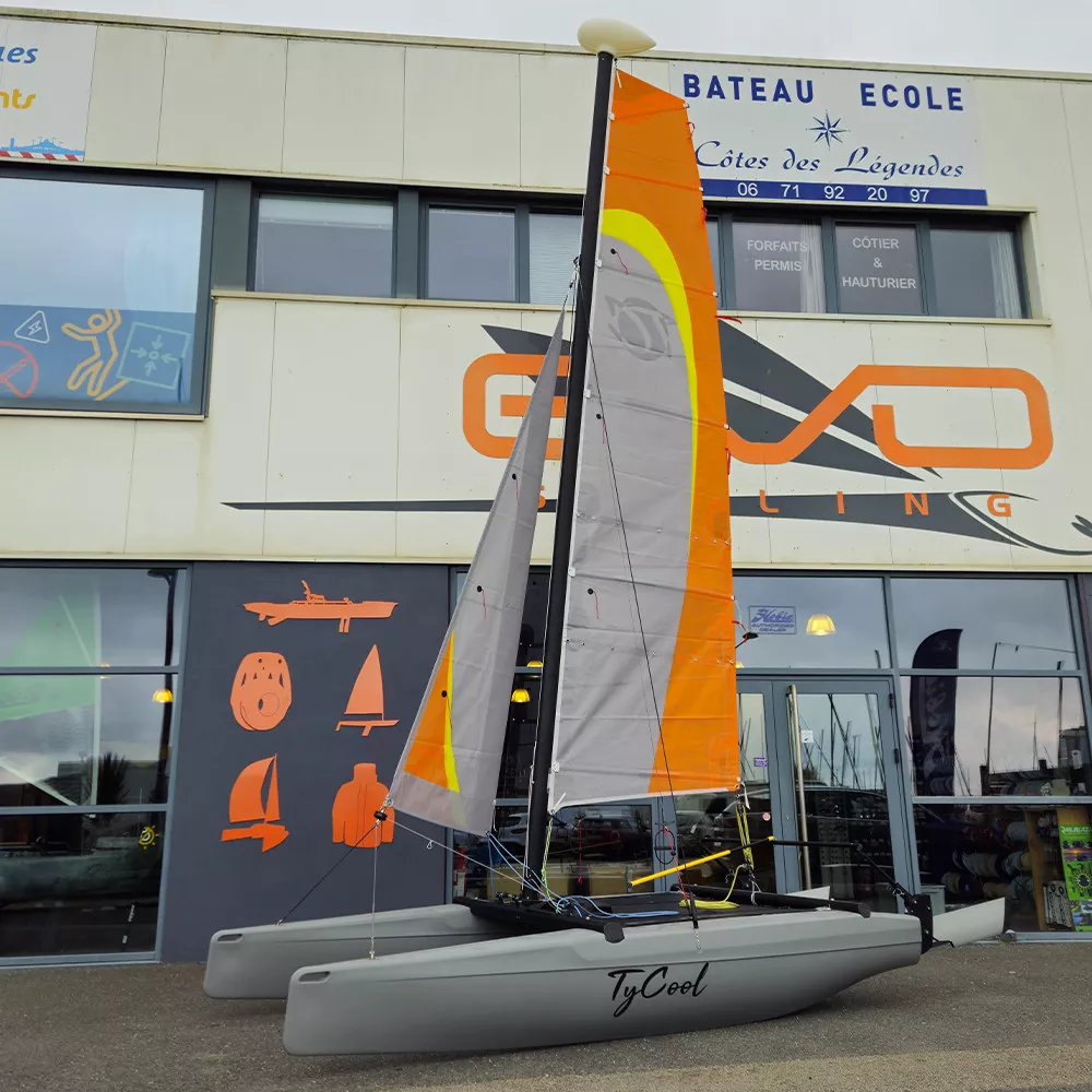 Catamaran école de voile 12 pieds - TY COOL -
